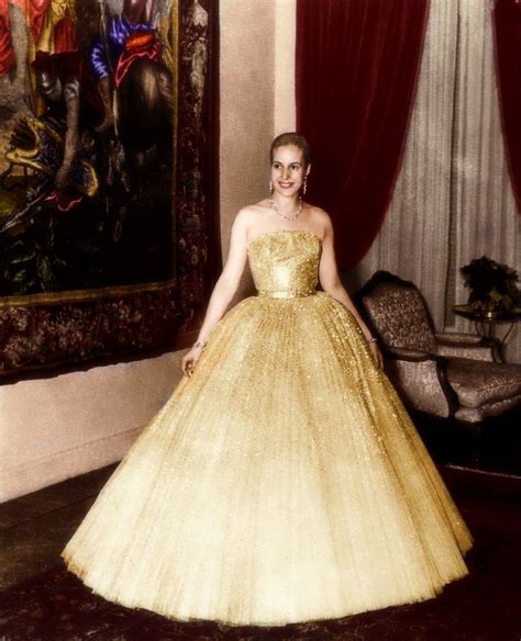 christian dior sobre eva peron|Eva Perón, la única reina que vistió Cristian Dior .